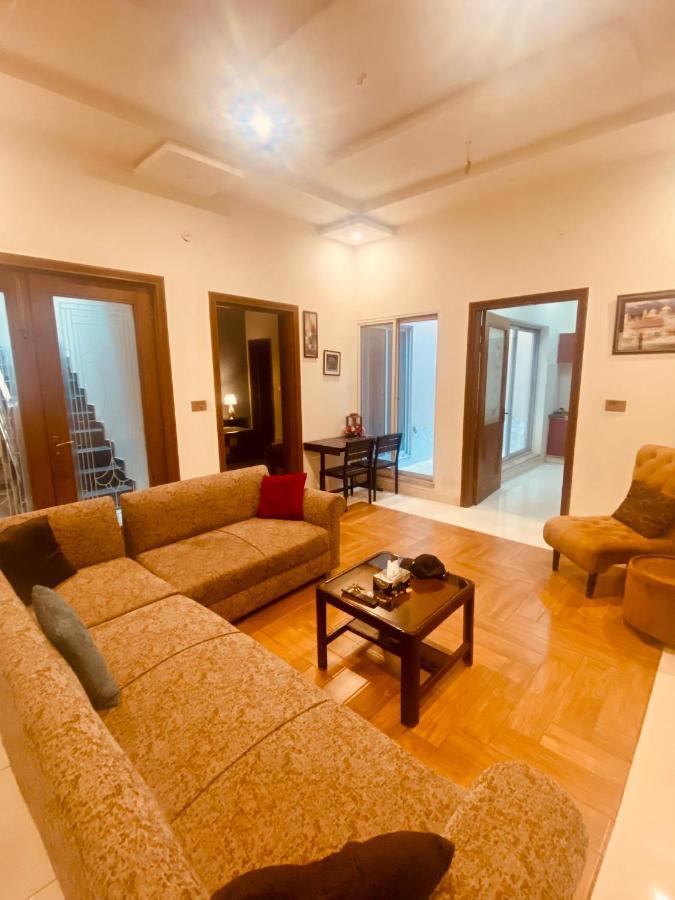 Fully Serviced Holiday Home Near Lyallpur Galleria Файсалабад Екстер'єр фото
