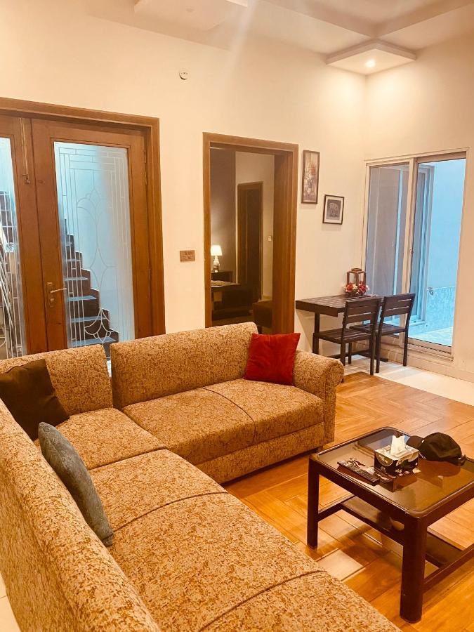 Fully Serviced Holiday Home Near Lyallpur Galleria Файсалабад Екстер'єр фото