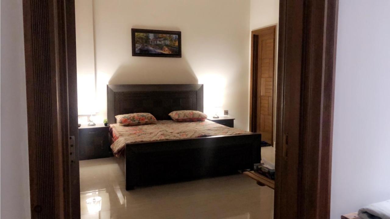 Fully Serviced Holiday Home Near Lyallpur Galleria Файсалабад Екстер'єр фото