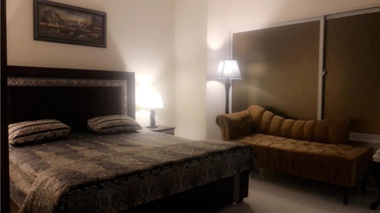 Fully Serviced Holiday Home Near Lyallpur Galleria Файсалабад Екстер'єр фото